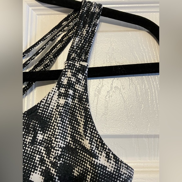 Calvin Klein floral pixelated print b&w strappy sports workout shelf bra tank S - Picture 9 of 15